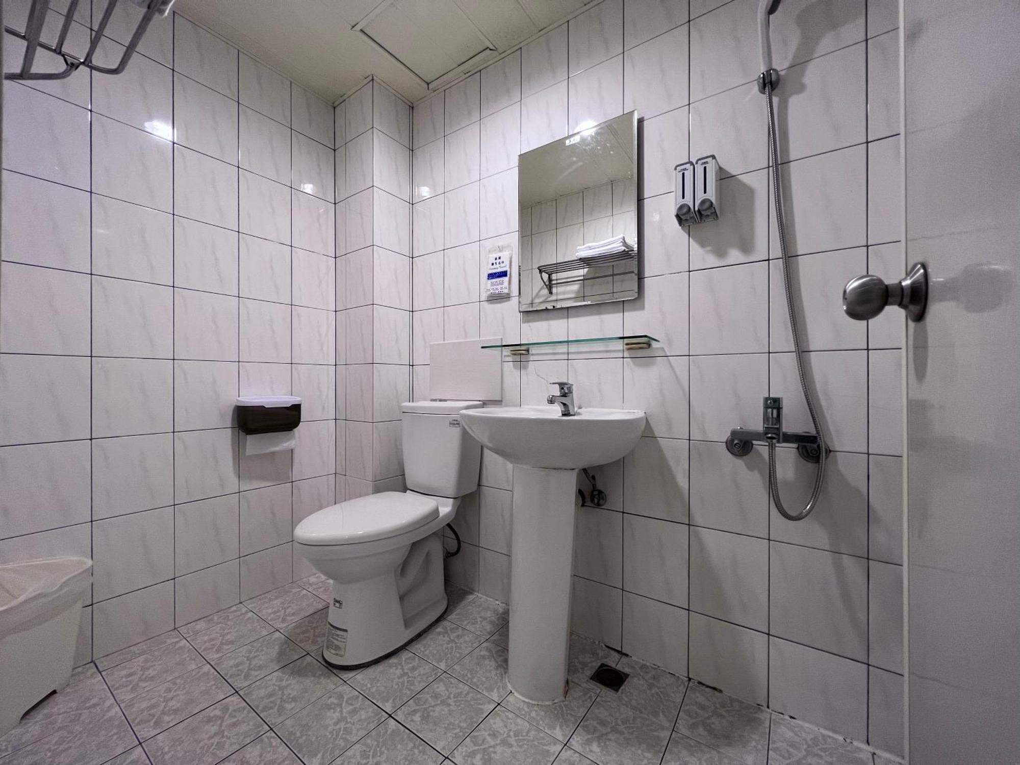 微趣 Wechill Hotel Tainan Buitenkant foto