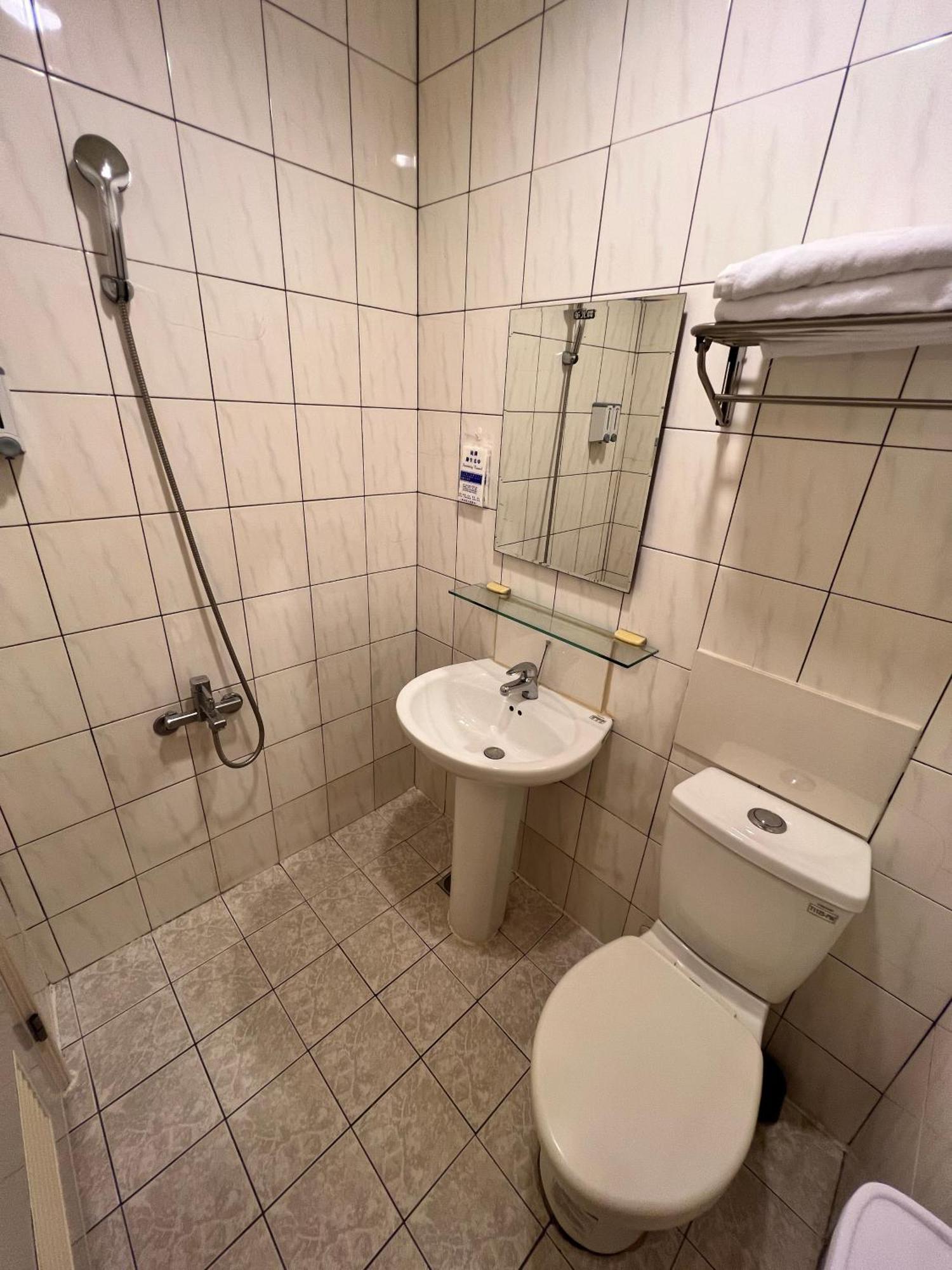 微趣 Wechill Hotel Tainan Buitenkant foto